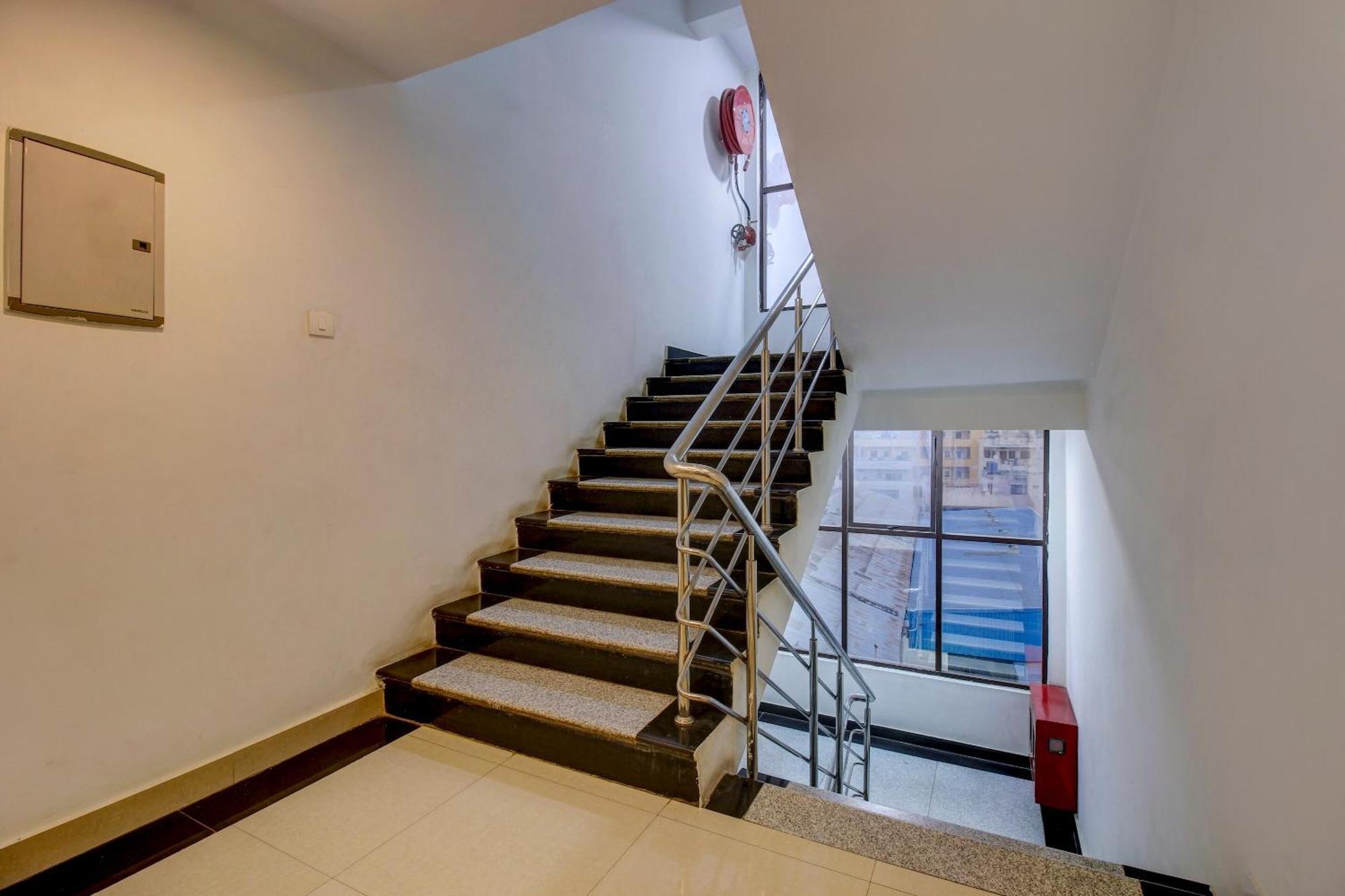 Super Townhouse Oak Lb Nagar Ramoji Hyderabad Exterior foto